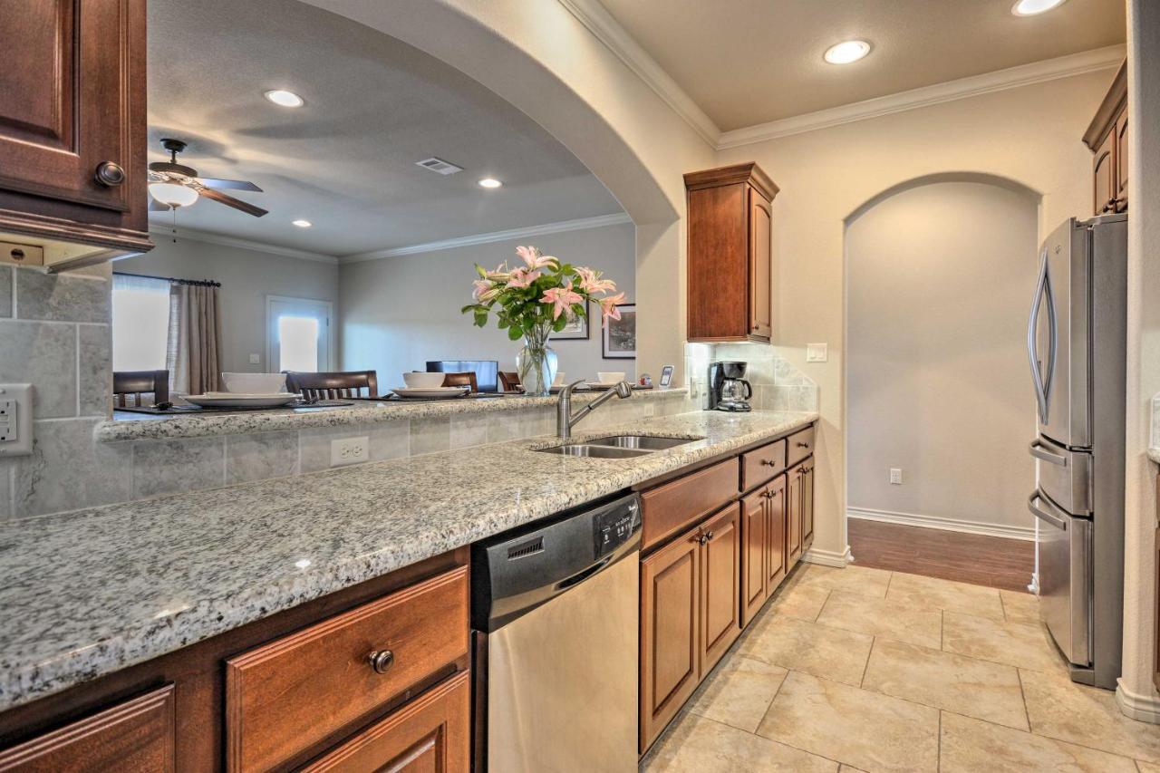 College Station Townhouse With Private Patio Villa Exterior photo