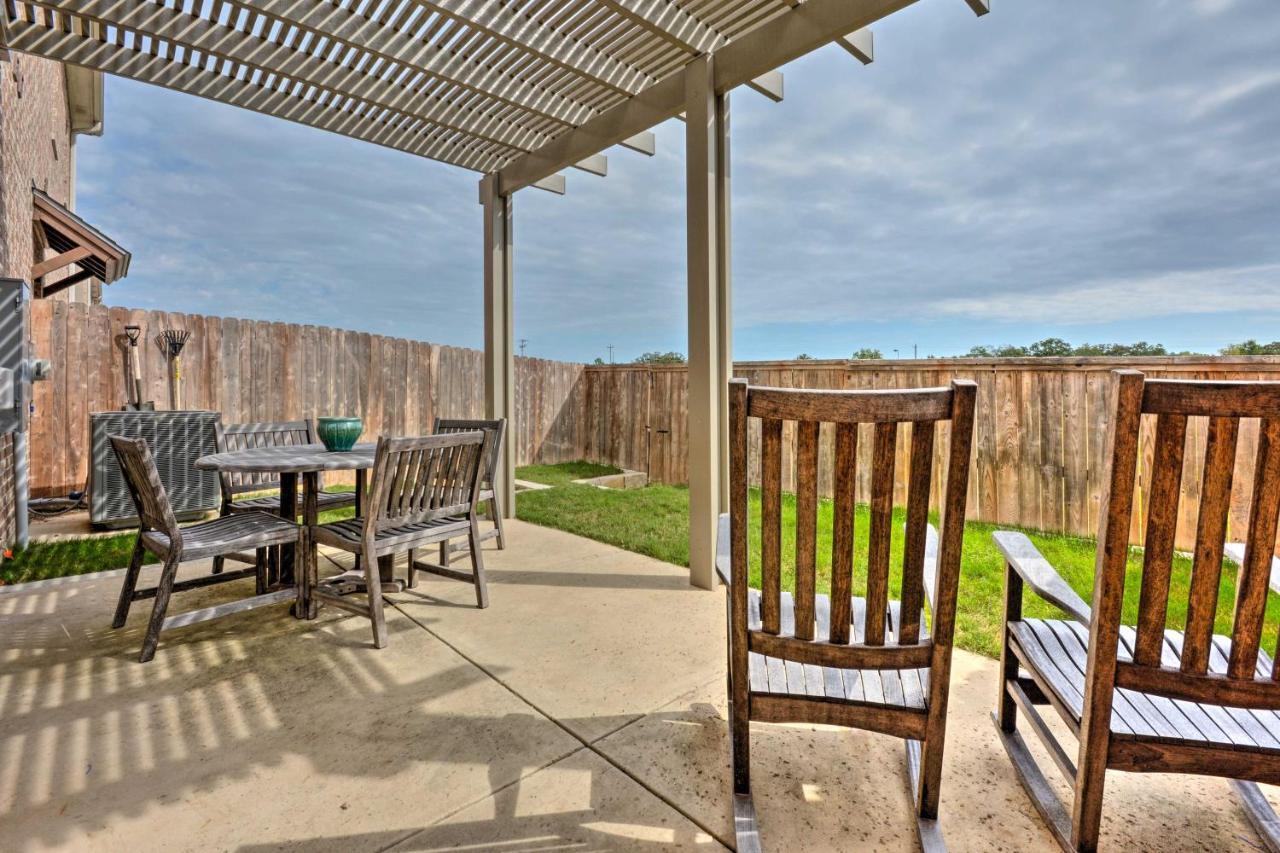 College Station Townhouse With Private Patio Villa Exterior photo