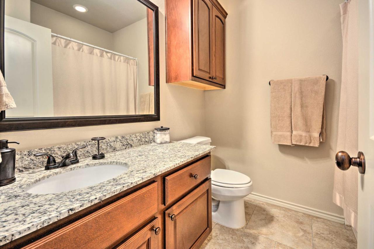 College Station Townhouse With Private Patio Villa Exterior photo