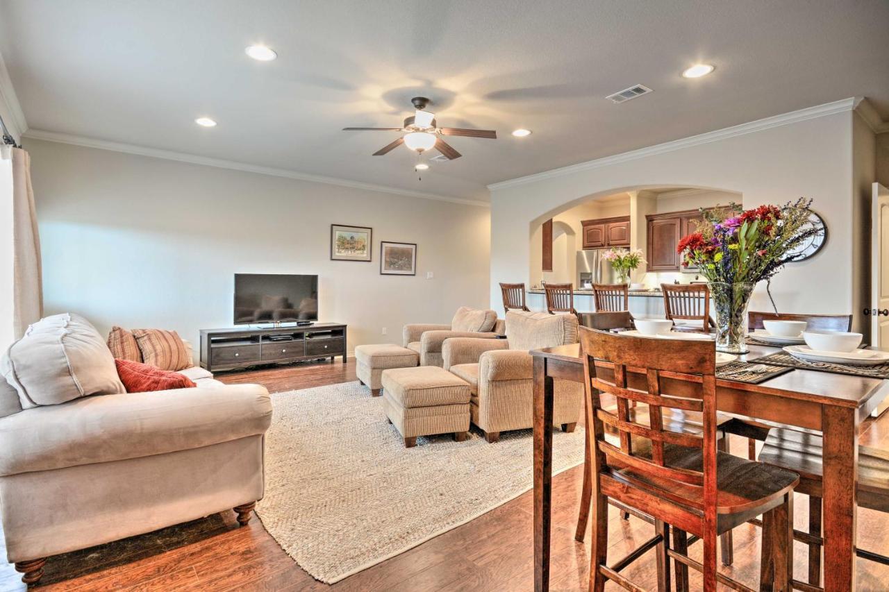College Station Townhouse With Private Patio Villa Exterior photo