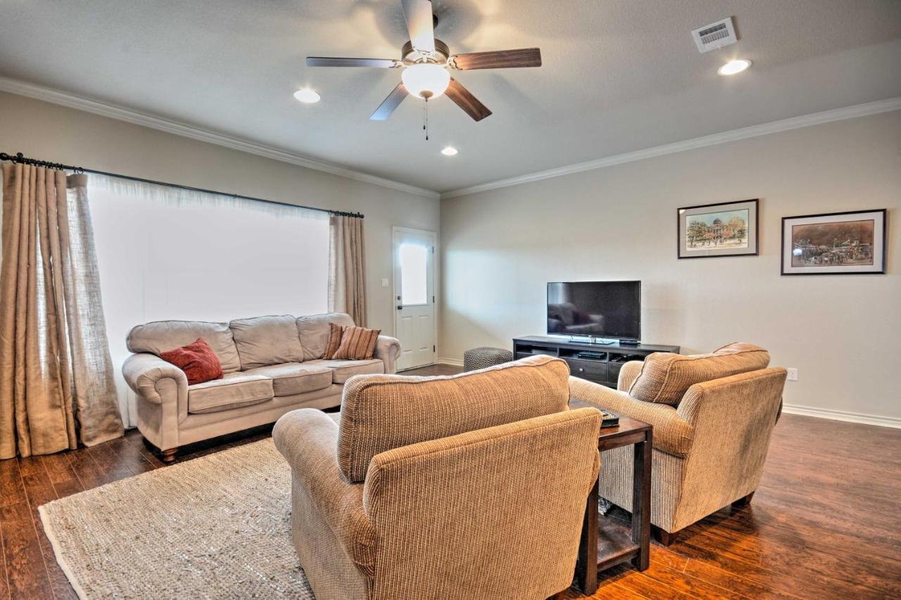 College Station Townhouse With Private Patio Villa Exterior photo