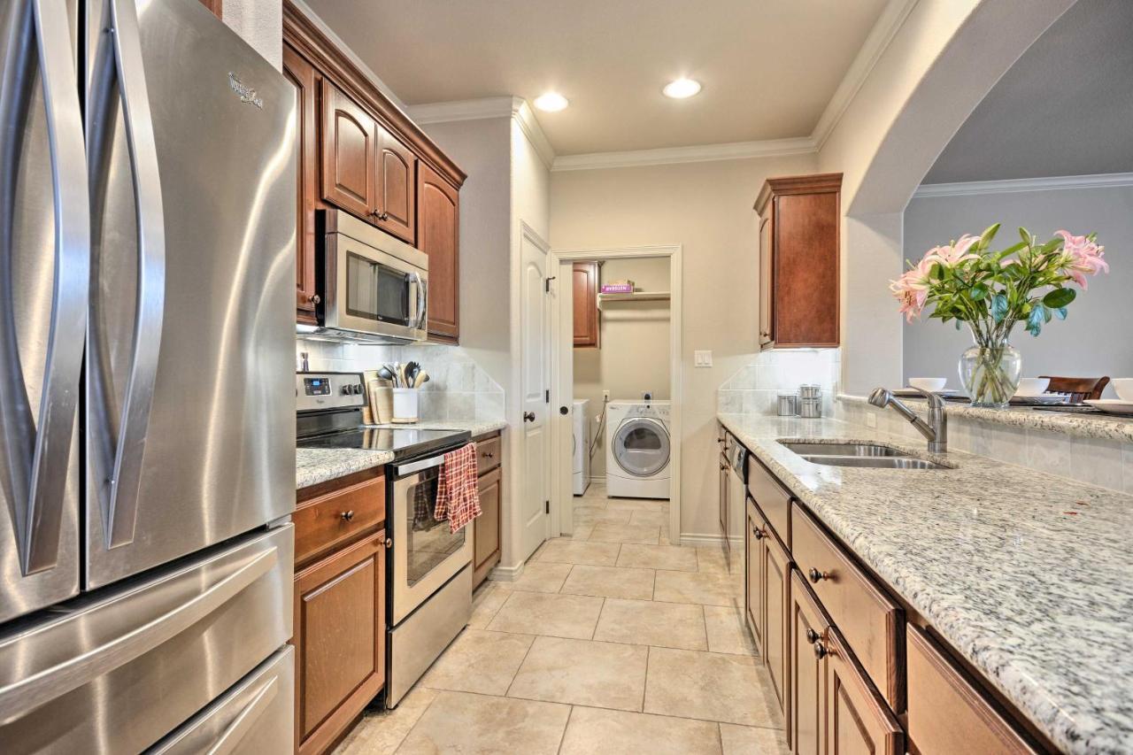 College Station Townhouse With Private Patio Villa Exterior photo